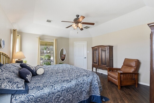 Building Photo - 102 Golfview Ct