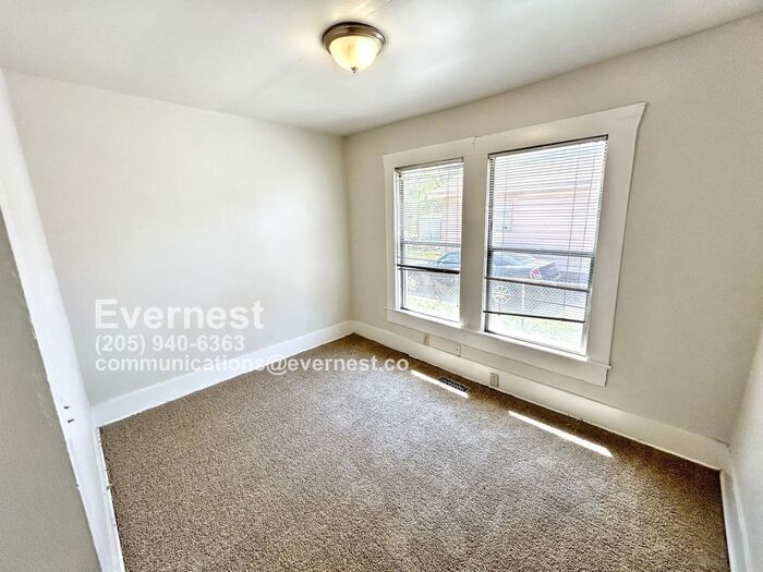 Building Photo - 929 6th Pl