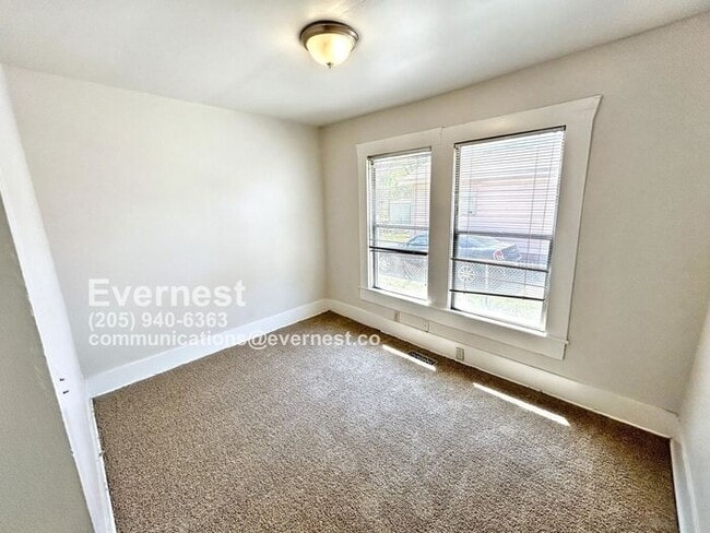 Building Photo - 929 6th Pl