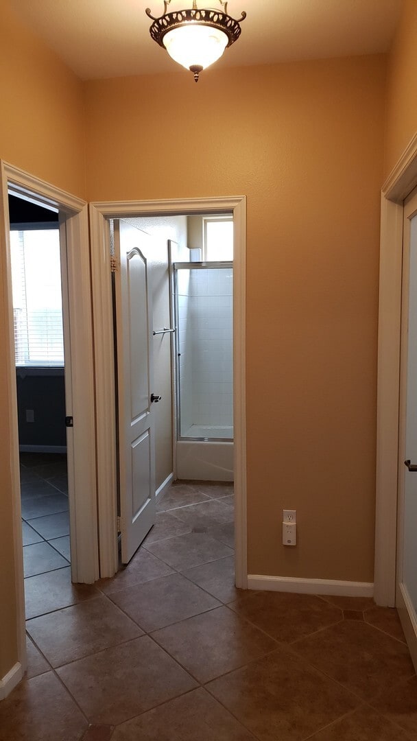 Building Photo - Beautiful Traditions Single Story Home is Centrally Located Near Shopping/101 Frwy