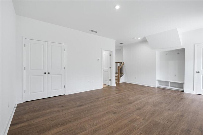 Building Photo - 376 Sunset Holw St