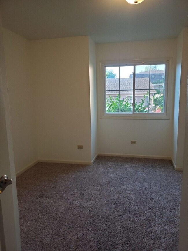 Building Photo - 833 Village Quarter Rd