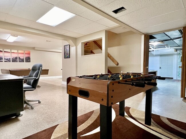Building Photo - Cute, Comfy & Full of Charm!
