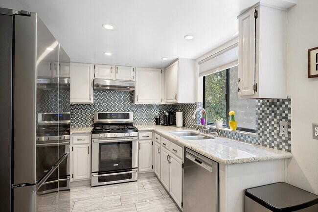 Building Photo - 3924 Park Pl