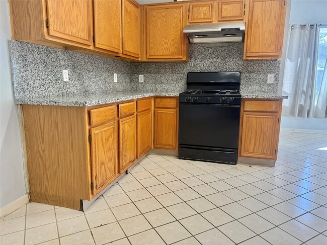 Building Photo - 8819 Diamond Lake Ln