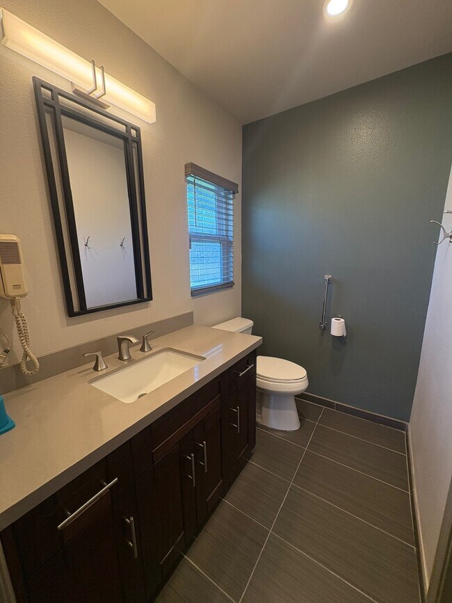 Building Photo - 141 W Twain Ave