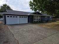 Building Photo - 6095 McLeod Ln NE