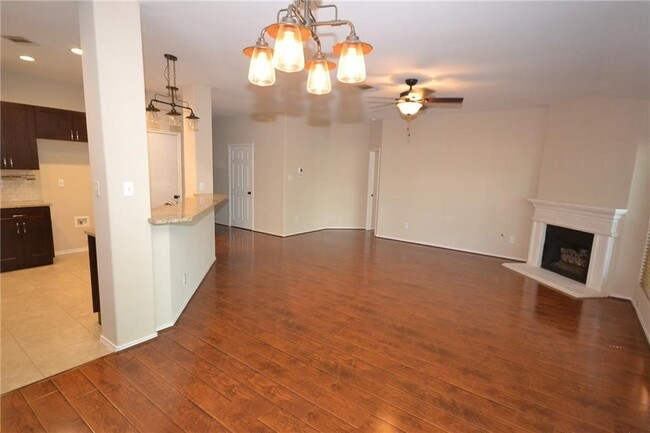 Building Photo - 1803 Ascot Ln