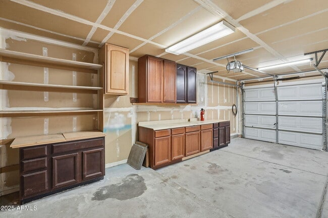 Building Photo - 542 N Palo Verde