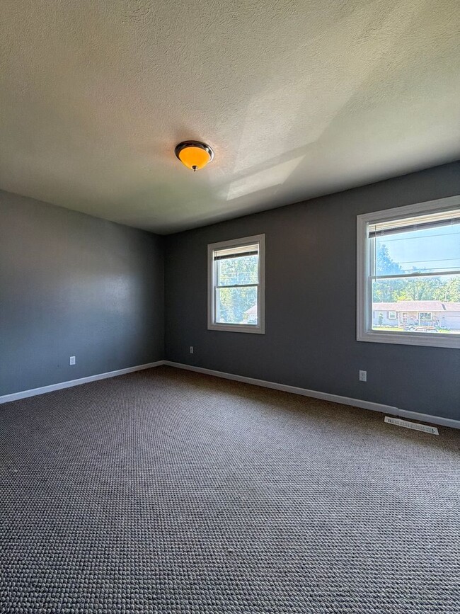 Building Photo - 1406 Co Rd 6