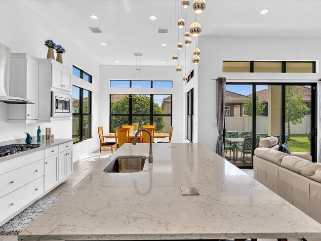 Building Photo - 8928 Bastille Cir E