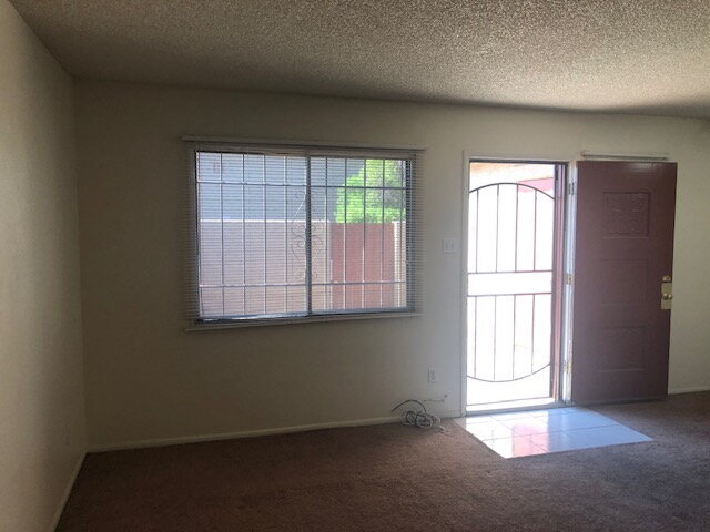 Building Photo - Very Nice 2 Story, 2 Bedroom, 1 Bath Townh...
