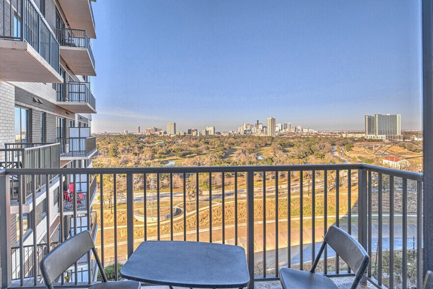 Building Photo - 6803 Staffordshire Crescent