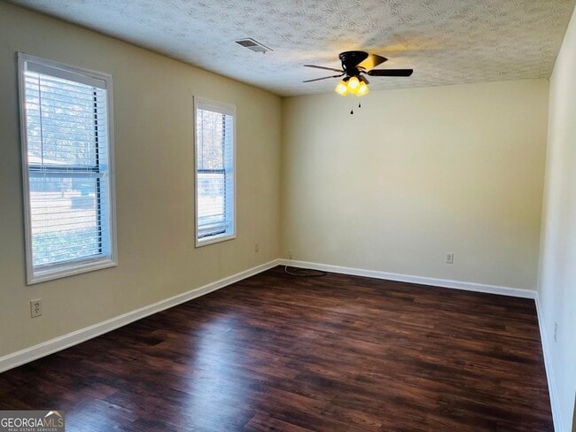 Building Photo - 165 Pine Terrace