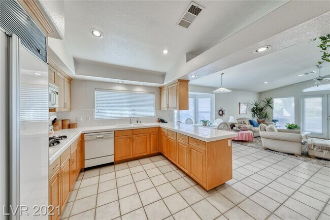 Building Photo - 2229 Fiero Dr