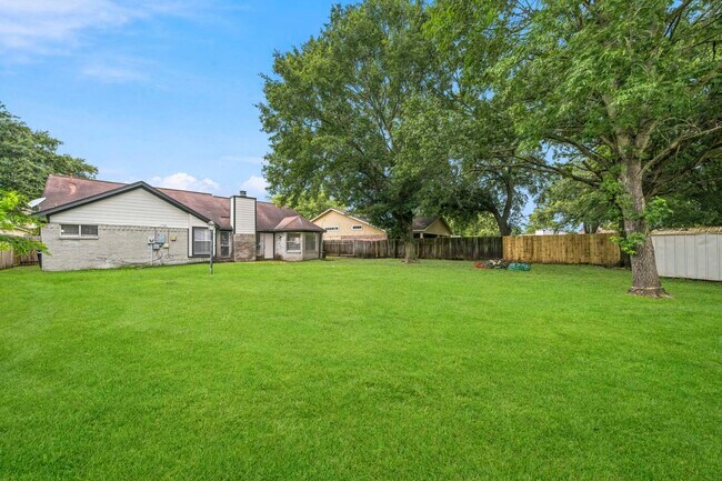 Building Photo - 22039 Rivermead Dr