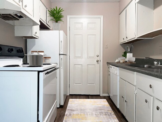 Building Photo - Shady Oaks