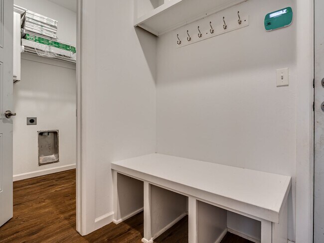 Building Photo - 4 Bedroom + Yukon Schools