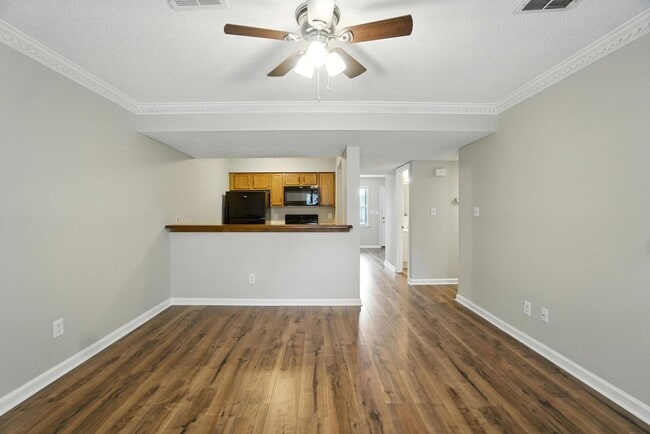 Building Photo - Updated Brick Condo in the Heart of Downto...