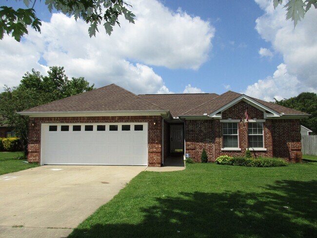 Building Photo - 32 Reno Dr