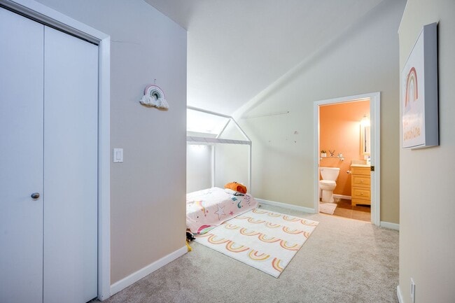 Building Photo - Luxury Rental: Chef’s Kitchen, Hot Tub & Room to Entertain