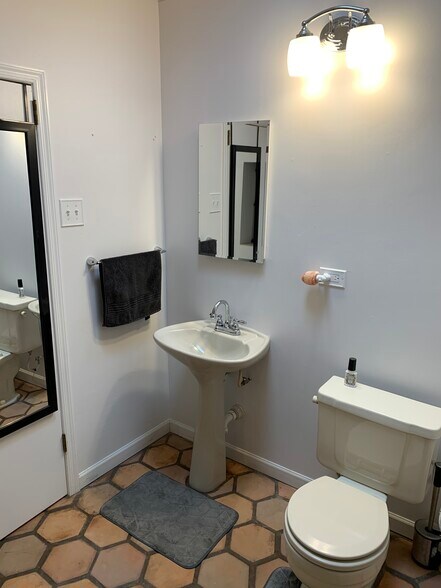Bathroom - 1433 E. Edgemont Avenue