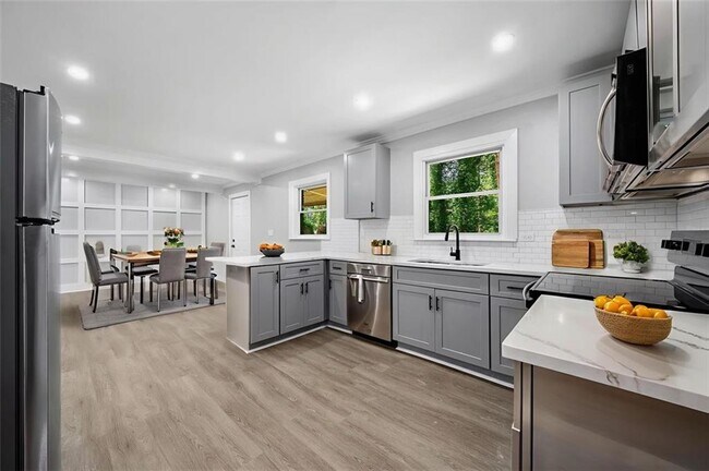 Building Photo - 1905 Fort Valley Dr SW