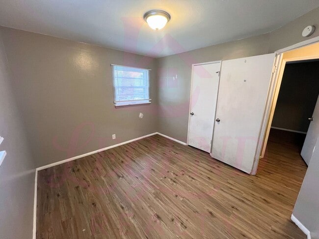 Building Photo - Charming 3-Bedroom 1 Bathroom Home!
