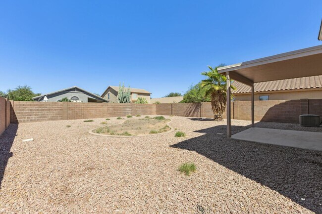 Building Photo - Spacious 2 Story 4 Bedroom 2.5 Bath Home L...
