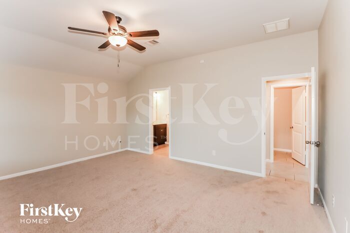 Building Photo - 8011 Carillon Way