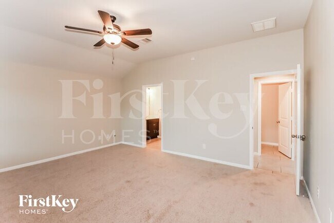Building Photo - 8011 Carillon Way