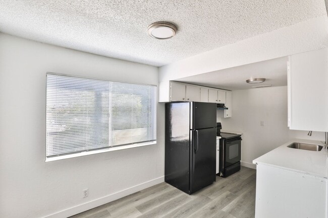 Building Photo - AZ21-033