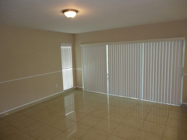 Building Photo - 17637 Esprit Dr