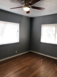 Building Photo - Adorable 2 bedroom house!