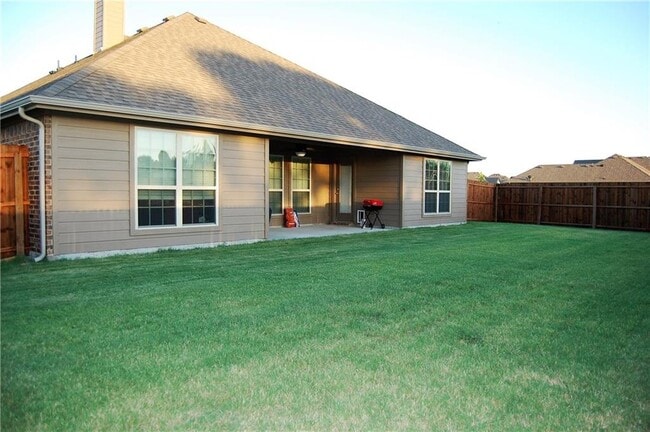 Building Photo - 2201 Liriope Ln