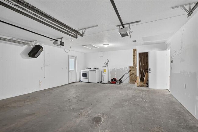 Building Photo - 5058 Canal Cir E