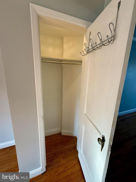 Building Photo - 3613 Parkdale Ave