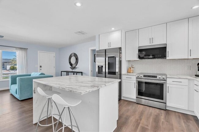 Building Photo - 104 24th St