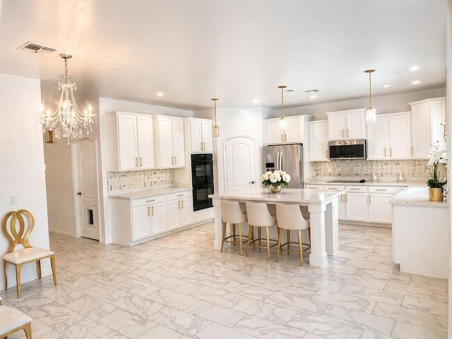 Building Photo - 8611 S 45th Glen