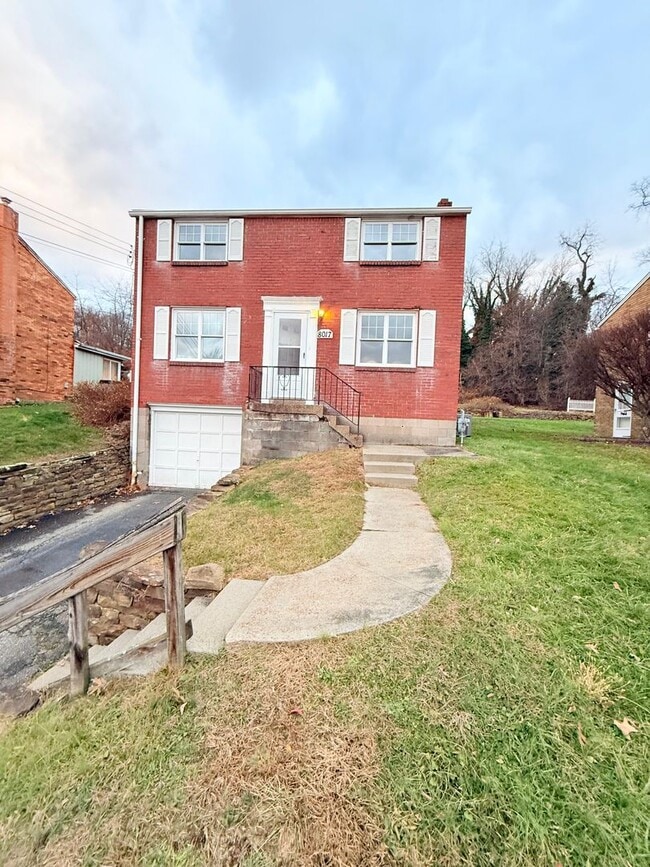 Building Photo - Spacious 3BD/1BA Single Family Home