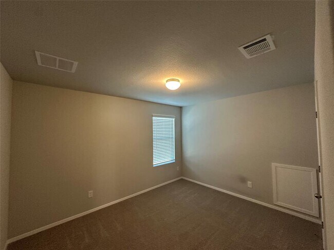 Building Photo - 240 Tall Grass Dr