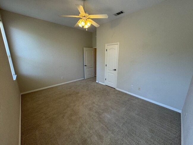 Building Photo - 1712 Iron Jacket Trail