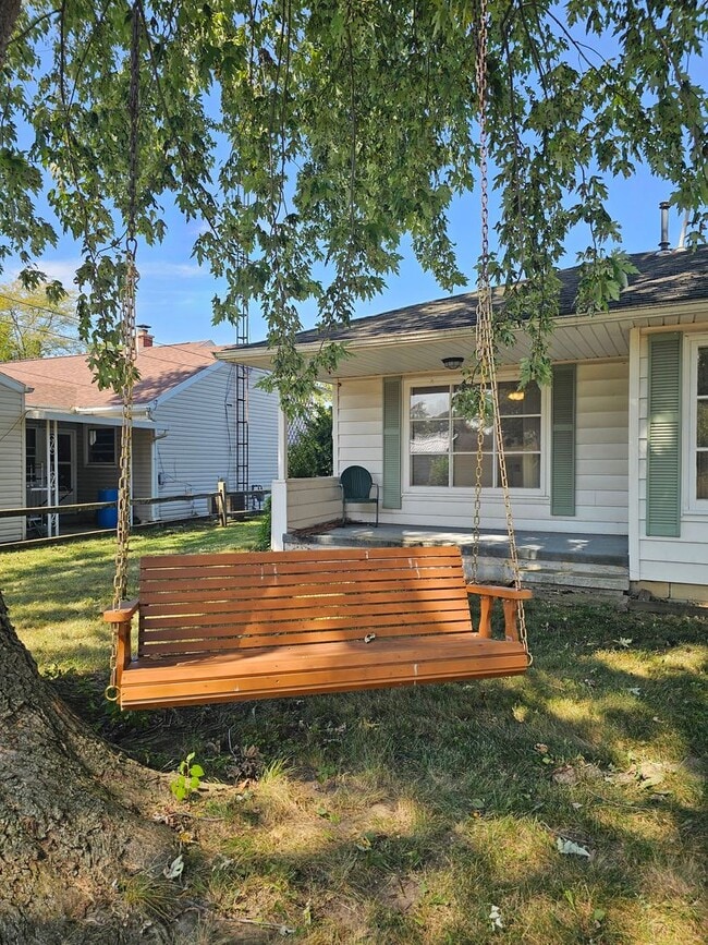 Building Photo - Cozy Fostoria Home