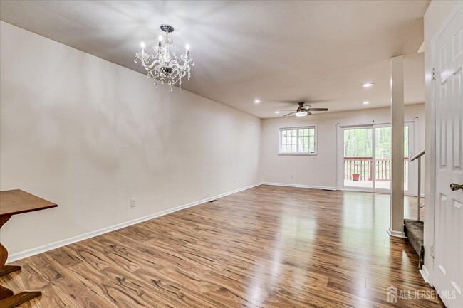 Building Photo - 12 Tulip Ct