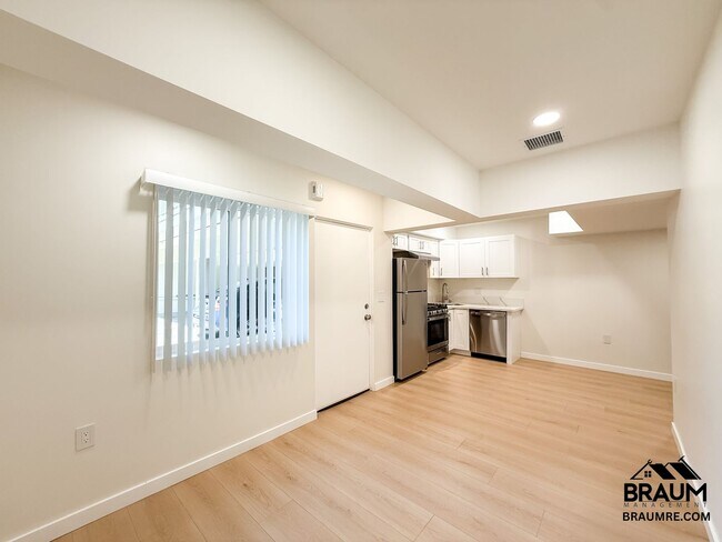 Building Photo - 15634 Leadwell St