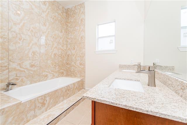 Building Photo - 1006 S Pine St