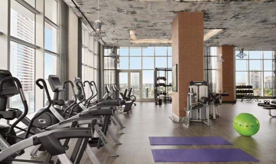 Building Photo - 4010 S Ocean Dr