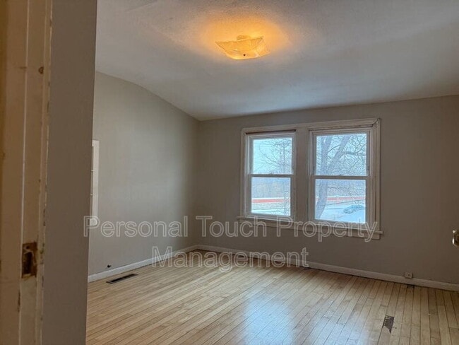 Building Photo - 57 N Terrace