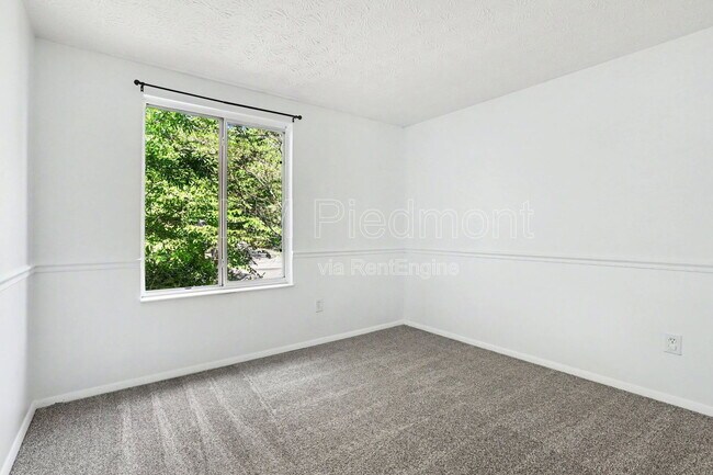 Building Photo - 10475 Willow View Cir
