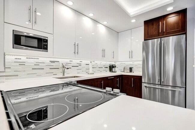 Building Photo - 450 Paradise Isle Blvd